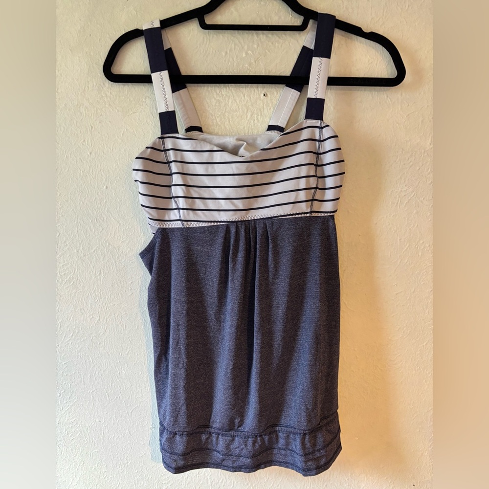 Lululemon Rest Less Tank
Heathered Soot Light / Hyper Stripe Angel Wing
Size 8